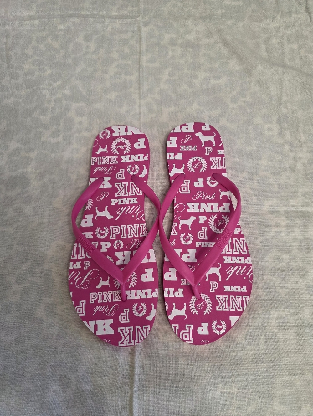 PINK Victoria's Secret Pink Logo Flip Flop Slippers